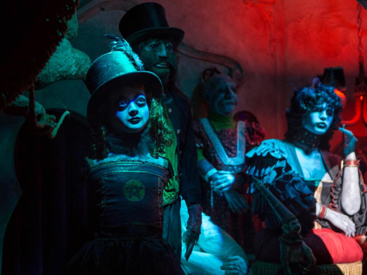 Trong số này có một số hiện vật được cho bị ma ám từng được những kẻ giết người hàng loạt khét tiếng sử dụng.