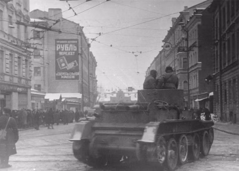 Với việc đập tan cuộc bao vây kéo dài gần 900 ngày đêm của phát xít Đức, Leningrad trở thành biểu tượng cho lòng dũng cảm, nhất quyết bảo vệ lãnh thổ quê hương của Liên Xô trước quân xâm lược trong Thế chiến 2. Ảnh: RHP.