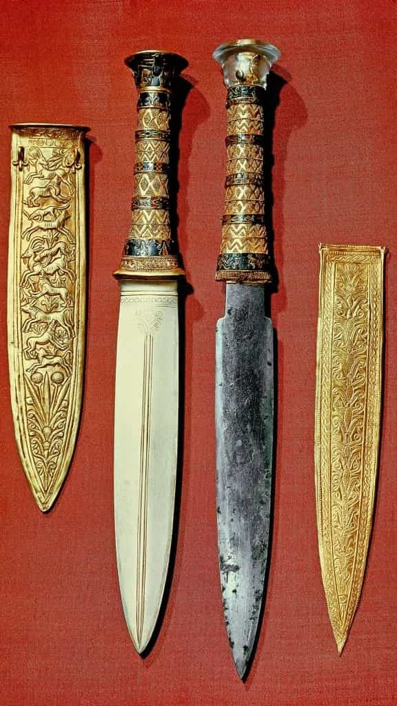 Chất lượng cao của lưỡi dao găm chôn cạnh pharaoh Tutankhamun chỉ ra nghề rèn sắt vào thế kỷ 14 trước Công nguyên rất phát triển. Ảnh: historicaleve.