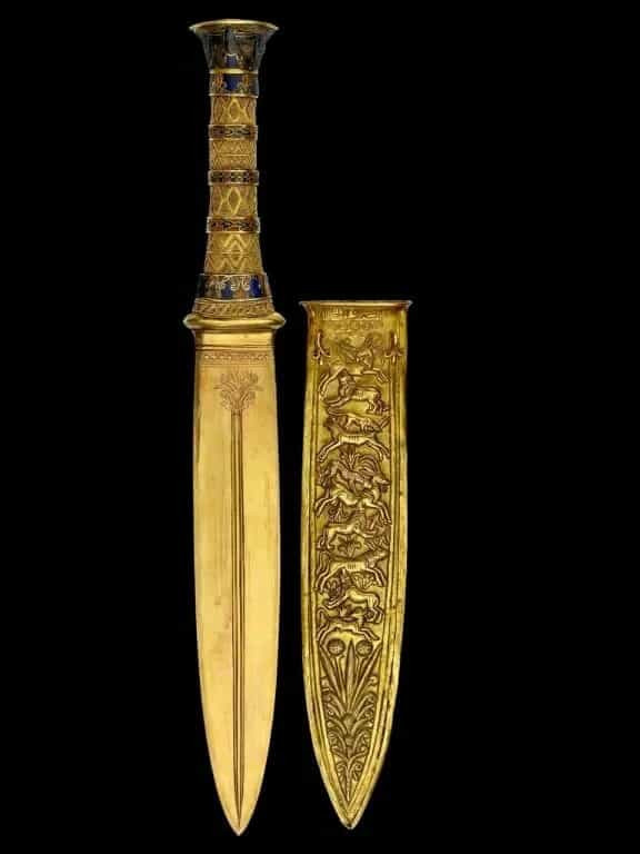 Trong quá trình rèn dao, hoa văn trên và các trầm tích troilite vẫn được bảo tồn. Điều này cho thấy người xưa chế tạo con dao bằng kỹ thuật nhiệt độ thấp, chỉ nung nóng dưới 950 độ C. Ảnh: historicaleve.