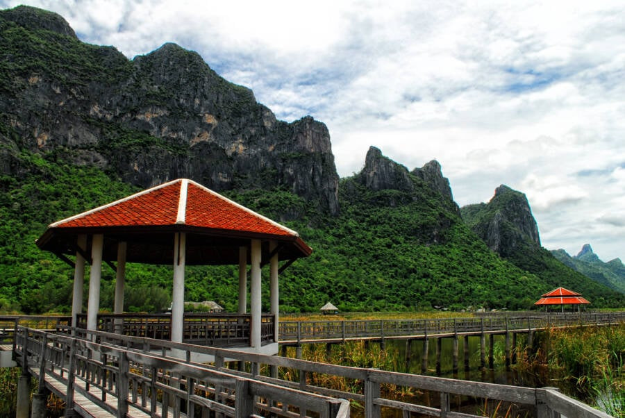 Thông qua các kiểm tra, phân tích, giới chuyên gia xác định bộ hài cốt 29.000 tuổi trên thuộc về một bé trai. Đứa trẻ này tử vong khi khoảng 6 - 8 tuổi. Sau khi chết, đứa trẻ được chôn cất theo nghi lễ. Ảnh: Thanate Tan/Flickr.