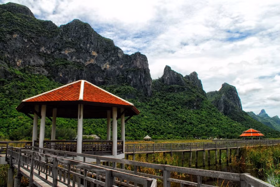 Thông qua các kiểm tra, phân tích, giới chuyên gia xác định bộ hài cốt 29.000 tuổi trên thuộc về một bé trai. Đứa trẻ này tử vong khi khoảng 6 - 8 tuổi. Sau khi chết, đứa trẻ được chôn cất theo nghi lễ. Ảnh: Thanate Tan/Flickr.