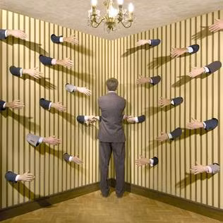 Thành viên của Câu lạc bộ Bilderberg gồm những nhân vật nổi tiếng, quyền lực ở nhiều lĩnh vực như kinh tế, chính trị, văn hóa, giáo dục... Số lượng thành viên của hội kín này gồm khoảng 80 - 130 người. Ảnh: wikipedia.