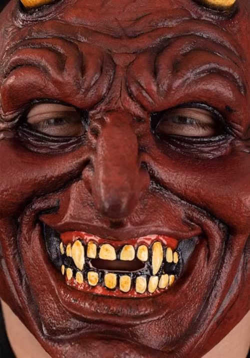 Sở hữu năng lực đáng gờm, quỷ Satan cai quản địa ngục, hành hạ hoặc tra tấn những linh hồn lạc lối bằng những thủ đoạn đáng sợ. Ảnh: halloweencostumes.