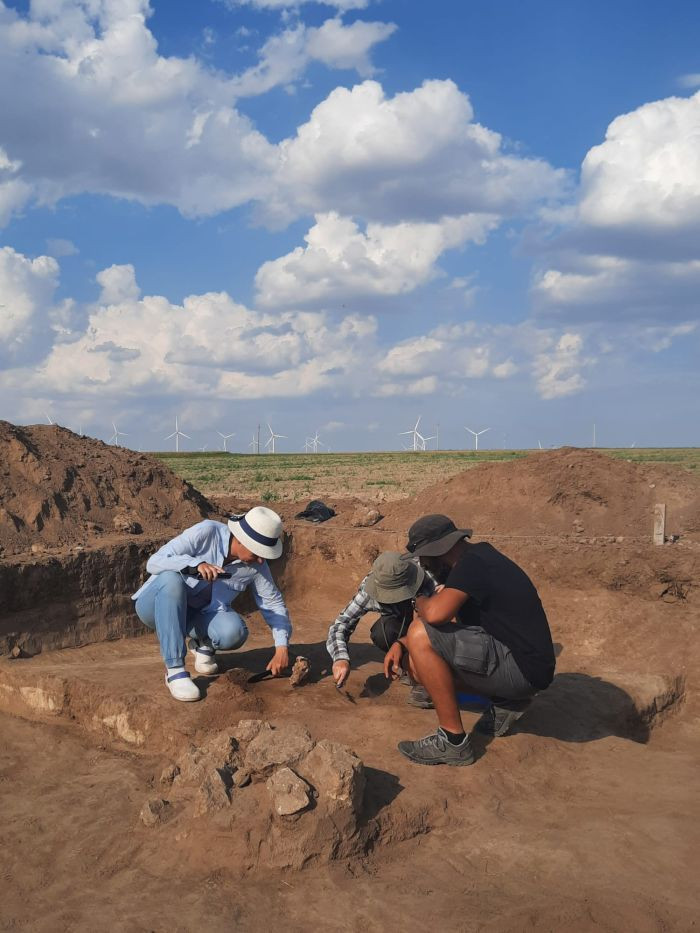 Căn cứ vào tình trạng của ngôi mộ, nhóm chuyên gia xác định nơi này đã từng nhiều lần bị trộm mộ cướp bóc từ thời cổ đại. Ảnh: B. S. Szmoniewski.