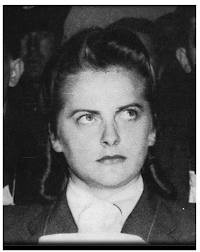 Khi chọn nữ tù nhân đưa tới phòng hơi ngạt, Lengyel kể rằng Irma thường cố tình chọn những tù nhân xinh đẹp vì ghen tuông và tức giận. Đôi khi, "nữ đồ tể" này còn thả chó của mình ra để cắn xé tù nhân, đánh bằng roi cưỡi ngựa, đá túi bụi cho đến khi họ ngã gục, bất tỉnh, thậm chí là tử vong. Ảnh: oca.org.