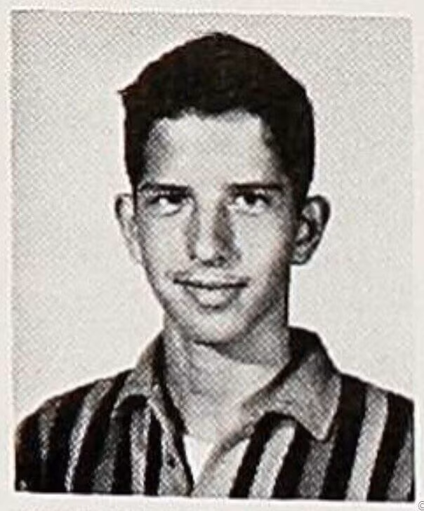 Theo điều tra của cảnh sát, trước khi trở thành kẻ sát nhân hàng loạt, Bonin (sinh năm 1947) sống với người cha bạo hạnh và người mẹ nghiện rượu. Y được cho là bị những bé trai khác lạm dụng tình dục và thể xác khi 6 tuổi. Ảnh: Public Domain.