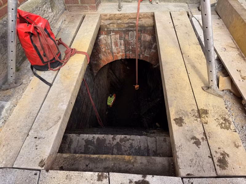 Từ đây, họ phát hiện những đường hầm bí mật bên dưới nhà ga Salisbury với cấu trúc đặc biệt. Trong số này, một vài đường hầm dẫn tới các căn phòng cũ. Ảnh: railmagazine.