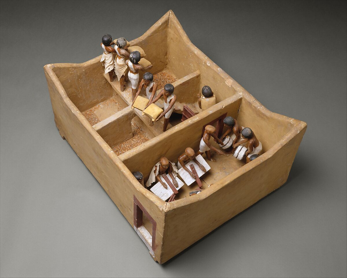 Mô hình kho lương thực tìm thấy trong căn phòng bí mật ở mộ cổ được làm chủ yếu từ gỗ. Ngoài ra, người xưa còn dùng thạch cao, sơn để trang trí cổ vật này. Ảnh: Metmuseum.