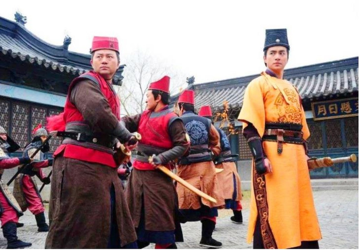 Thị vệ nhất đẳng cũng dành nhiều thời gian luyện tập để sử dụng thành thạo nhiều vũ khí như như kiếm, đao, thương, dao...