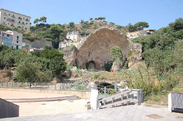 Vào thời đế chế La Mã, giới tinh hoa đã xây dựng những dinh thự, biệt thự xung quanh hồ Fusaro vì nơi đây có suối nước nóng và thời tiết thuận lợi. Ảnh: Ra Boe/CC BY-SA 3.0.