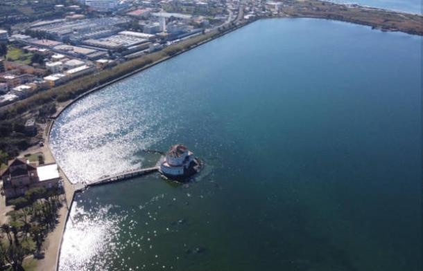 Khi những thuộc địa đầu tiên định cư tại khu vực quanh hồ Fusaro vào thế kỷ 7 trước Công nguyên, người Hy Lạp đặt tên cho khu vực này là "cánh đồng cháy" hay Campi Flegrei. Ảnh: Josi Gerardo Della Ragione.