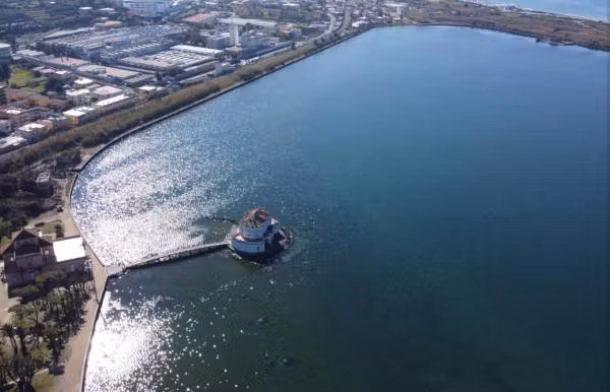 Khi những thuộc địa đầu tiên định cư tại khu vực quanh hồ Fusaro vào thế kỷ 7 trước Công nguyên, người Hy Lạp đặt tên cho khu vực này là "cánh đồng cháy" hay Campi Flegrei. Ảnh: Josi Gerardo Della Ragione.