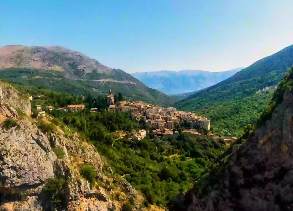 Từ những dữ liệu thu thập được, nhóm nghiên cứu kết luận lục địa mất tích tách thành châu Phi ngày nay cách đây 220 triệu năm rồi tiếp tục vỡ thành bán đảo Iberia vào khoảng 40 triệu năm sau. Ảnh: Piero M. Bianchi.