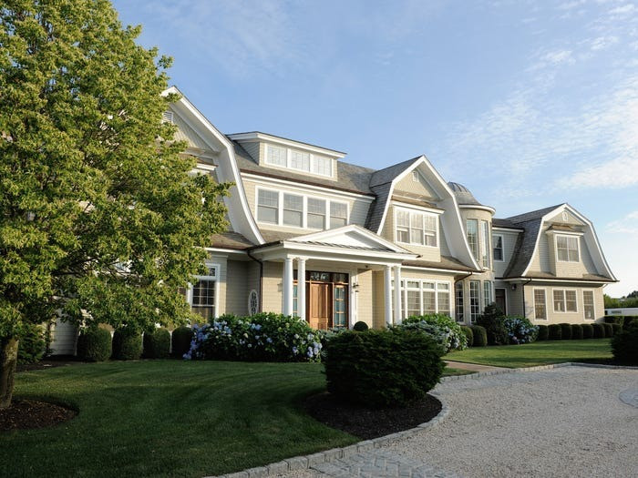 Ngôi làng Sagaponack là nơi sinh sống của khoảng 500 cư dân. Chủ nhà thường là những doanh nhân, nghệ sĩ nổi tiếng, người có ảnh hưởng trong xã hội... Ảnh: Matthew Eisman/Getty Images for REVOLVE.