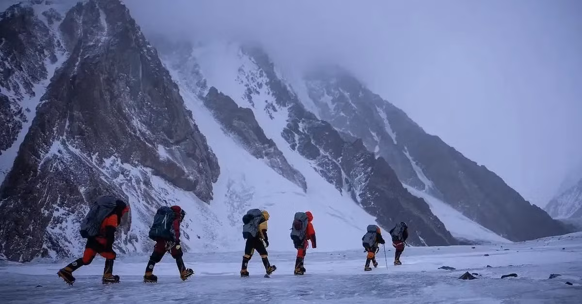 Tính đến năm 2018, tỷ lệ tử vong khi chinh phục đỉnh K2 là 23% trên 367 chuyến. Ảnh: gearchecker.