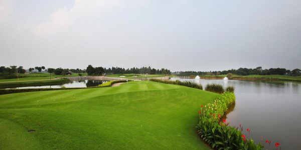 Dong cua san golf Van Tri vi lien quan benh nhan thu 21 nhiem COVID-19