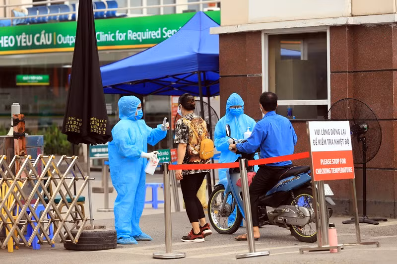 “Dong nghiep cua toi o Bach Mai chua mot ai lo so bi lay nhiem Covid-19“-Hinh-2