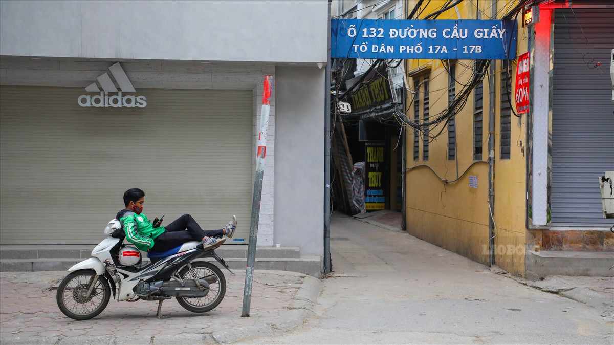 Xe ôm "ế ẩm" mùa dịch.