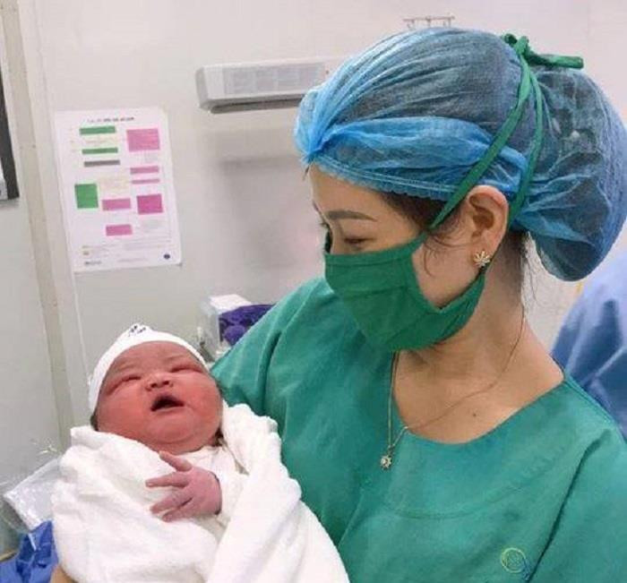 Quang Ninh: Be so sinh chao doi nang hon 6kg