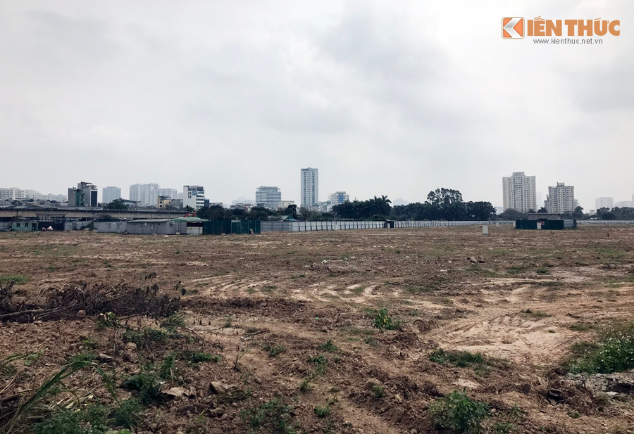 Ngạc nhiên hơn, là trao đổi PV Kiến Thức đại diện Tổ quản lý quản lý trật tự xây dựng và đô thị phường Xuân Đỉnh (Hà Nội) cho biết, Dự án The Jade Orchid vẫn đang hoàn thiện hồ sơ, các thủ tục pháp lý có liên quan chưa đầy đủ. Trước đó, phường đã lập biên bản vi phạm quy định về khởi công xây dựng công trình số tiền là 17,5 triệu đồng.