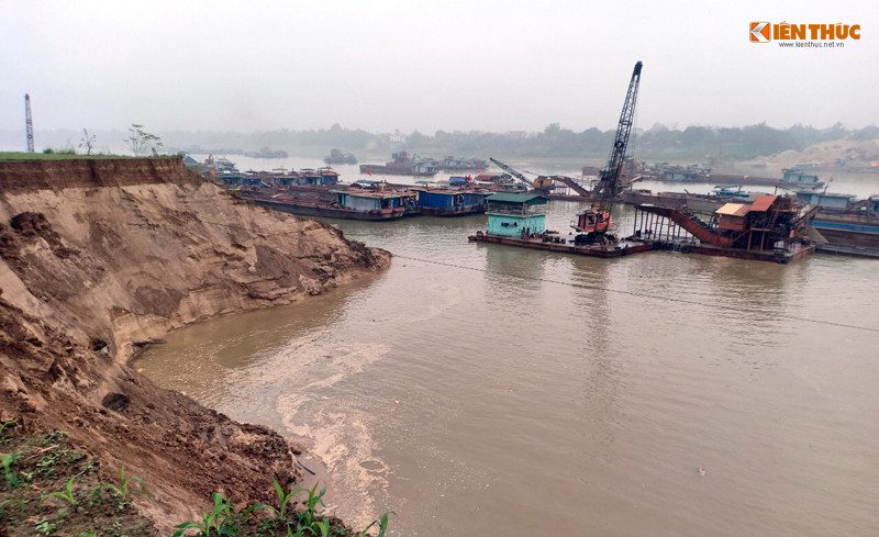 Hàng nghìn m2 đất hoa màu của người dân bị sạt lở xuống sông Lô do hoạt động khai thác cát gần với khu vực mỏ của Công ty CP Thái Sơn E&amp;C.