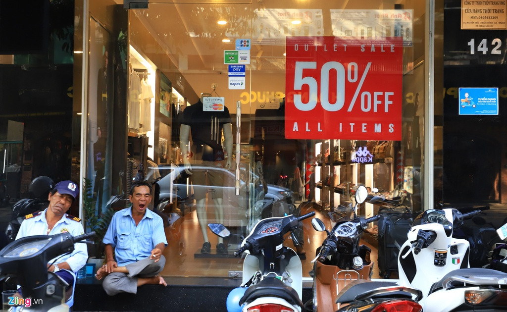 Tra mat bang hang loat, vi sao chu nha dung dang giam gia thue?