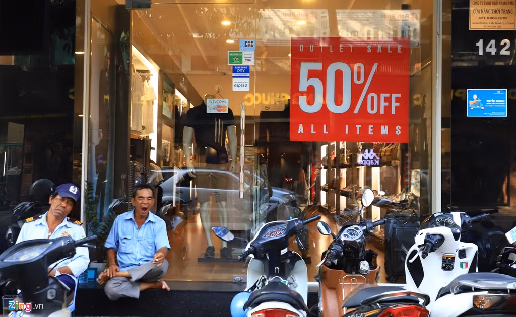 Tra mat bang hang loat, vi sao chu nha dung dang giam gia thue?