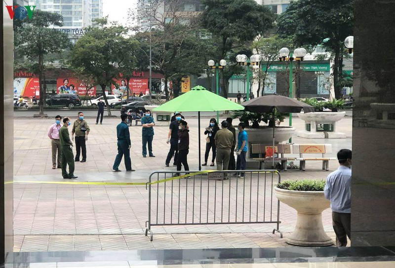 Ha Noi phong toa ca toa nha 34T Hoang DaoThuy vi co 1 nguoi nghi mac Covid-19