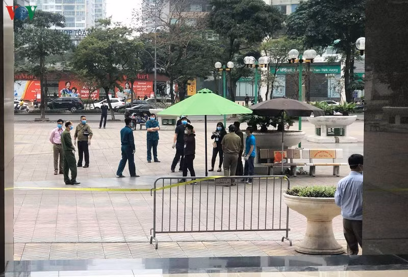 Ha Noi phong toa ca toa nha 34T Hoang DaoThuy vi co 1 nguoi nghi mac Covid-19