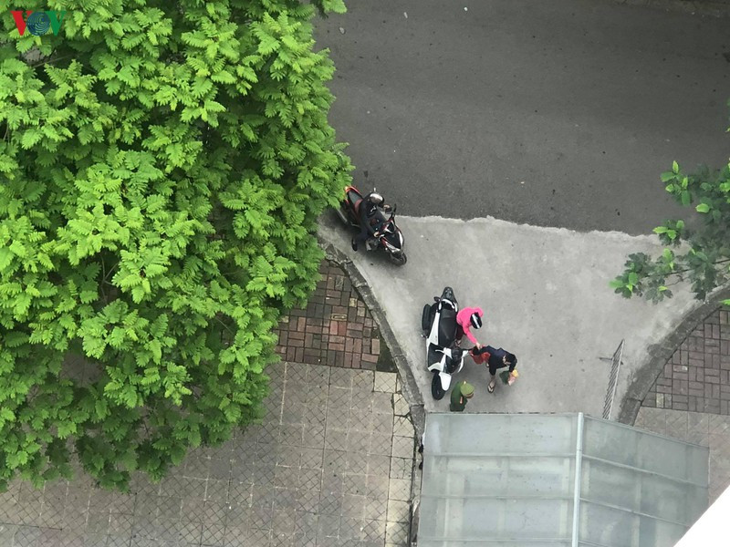 Ha Noi phong toa ca toa nha 34T Hoang DaoThuy vi co 1 nguoi nghi mac Covid-19-Hinh-6