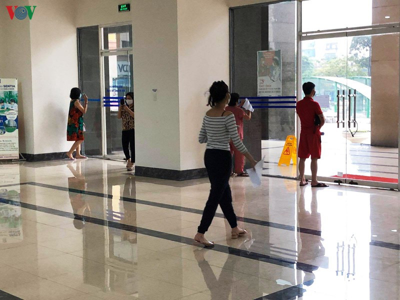 Ha Noi phong toa ca toa nha 34T Hoang DaoThuy vi co 1 nguoi nghi mac Covid-19-Hinh-4