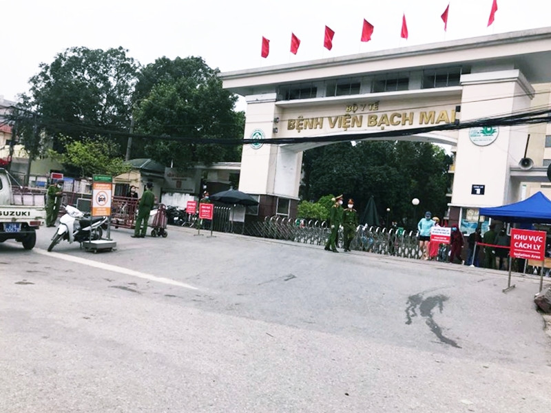 Nhan vien mac COVID-19: Ngoai BV Bach Mai, Cty Truong Sinh “cap” dich vu benh vien nao?