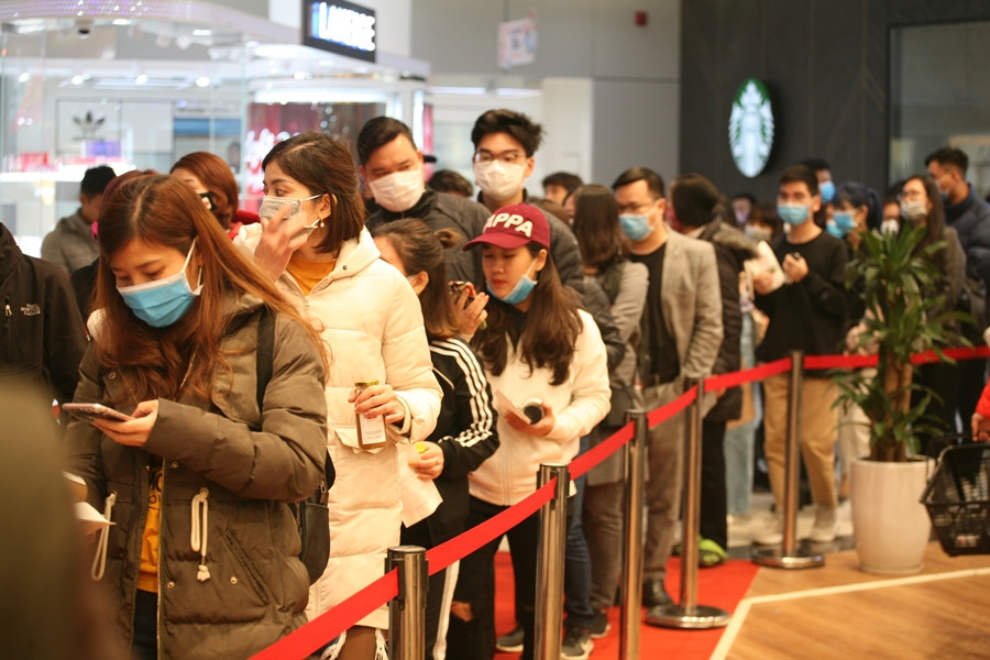 Cửa hàng đầu tiên của Uniqlo tại Hà Nội nằm tại một trung tâm thương mại trên phố Phạm Ngọc Thạch, quận Đống Đa rộng khoảng 2.500m2.