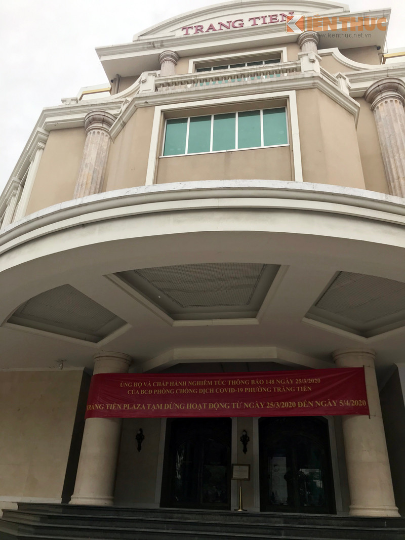 Covid-19: Trung tam hang hieu Trang Tien Plaza tam dung kinh doanh-Hinh-2