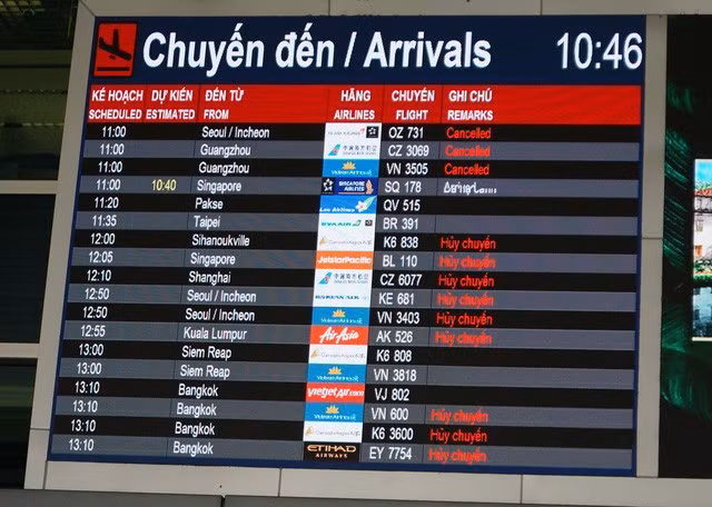 Sáng nay, các chuyến bay về từ các vùng dịch COVID-19 ở Châu Âu và ASEAN bị hủy chuyến. Các chuyến nội địa vẫn hoạt động bình thường.