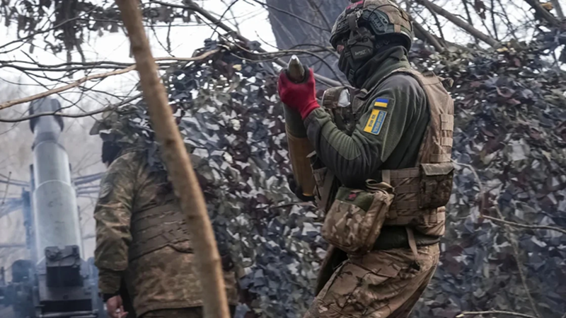 Mặc dù Lữ đoàn Bão tố số 1 của Vệ binh Quốc gia Ukraine thiếu vũ khí hạng nặng, nhưng họ tận dụng triệt để máy bay không người lái để trinh sát và có được tầm nhìn rộng hơn so với quân cơ giới Nga. Ảnh: Reuters.