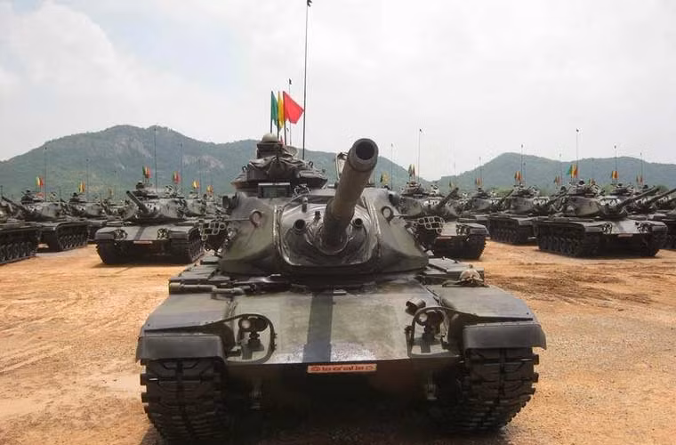 Hiện nay, Lục quân Hoàng gia Thái Lan có trong biên chế 125 xe tăng M60A3 và 53 chiếc M60A1 mua lại từ kho hàng dự trữ của Mỹ. Trước khi có T-84 Oplot thì M60A3 là mẫu tăng hiện đại nhất của Quân đội Thái Lan.