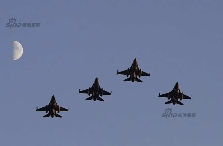 Tiem kich F-16IQ da ve toi Iraq, tham chien chong IS