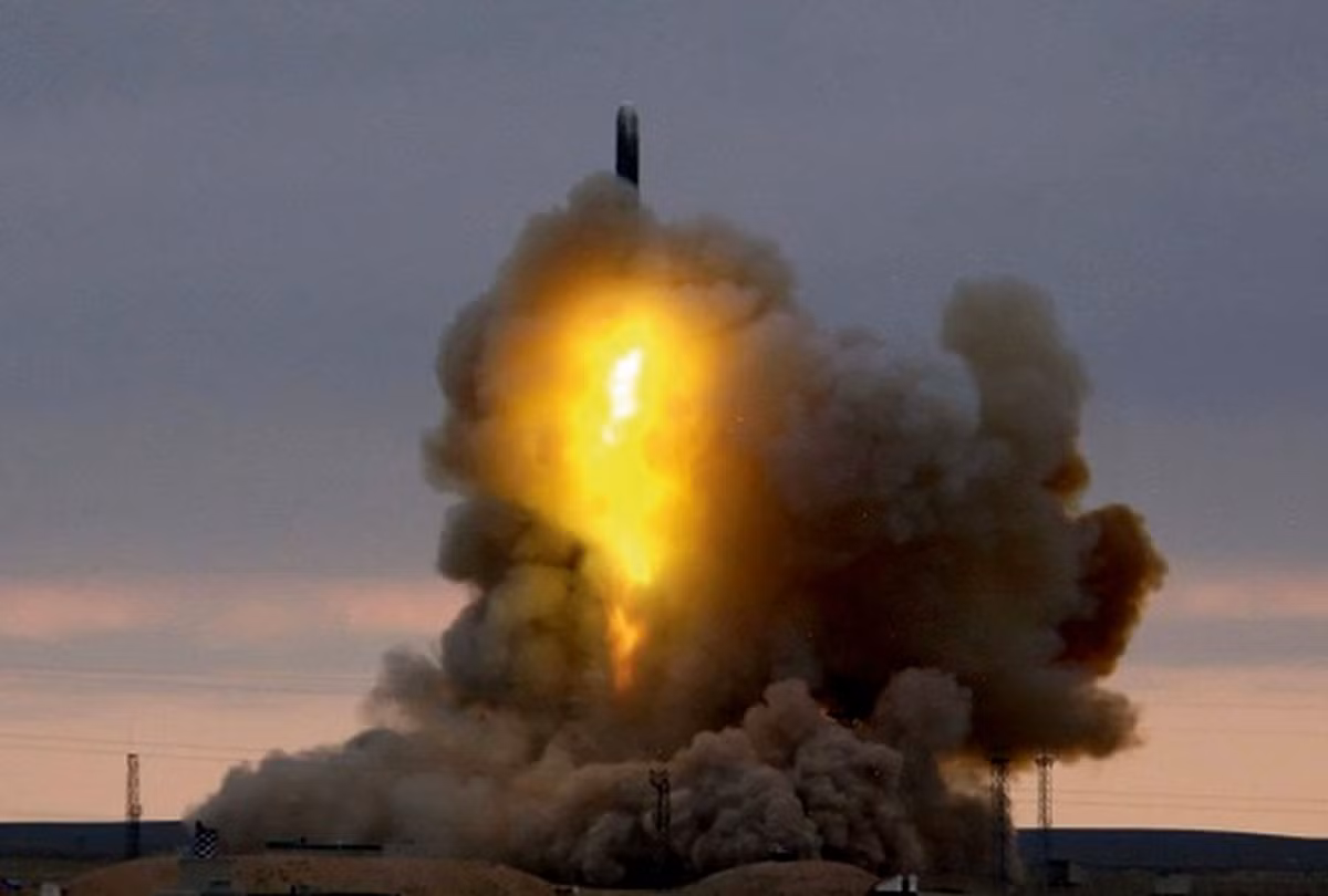 Ngoài ra, tên lửa RS-18 cũng nằm trong danh sách trang bị thêm. Tên lửa có tầm bắn 9.000 km, mang được 6 đầu đạn hạt nhân.