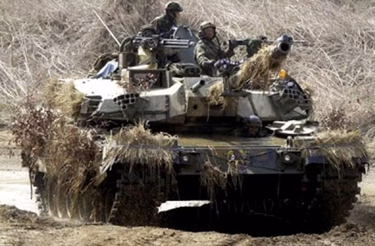 Tuy nhiên, trên địa hình gồ ghề, K2 Black Panther vẫn có thể chạy tối đa 50 km/h.