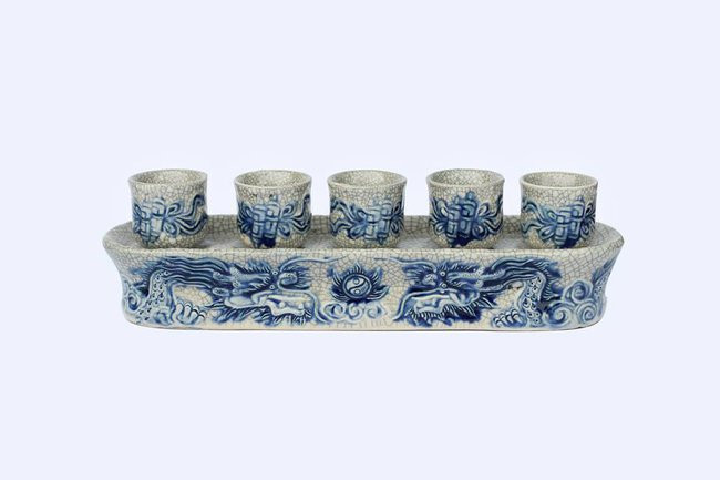 Để 3 hay 5 chén nước trên bàn thờ? De 3 hay 5 chen nuoc tren ban tho?