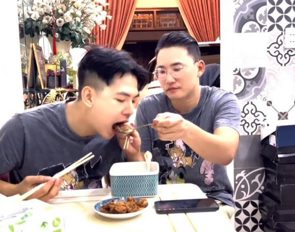 Ha Tri Quang tan tam cham soc cho Thanh Doan bi benh-Hinh-7