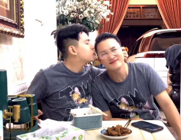 Ha Tri Quang tan tam cham soc cho Thanh Doan bi benh-Hinh-5