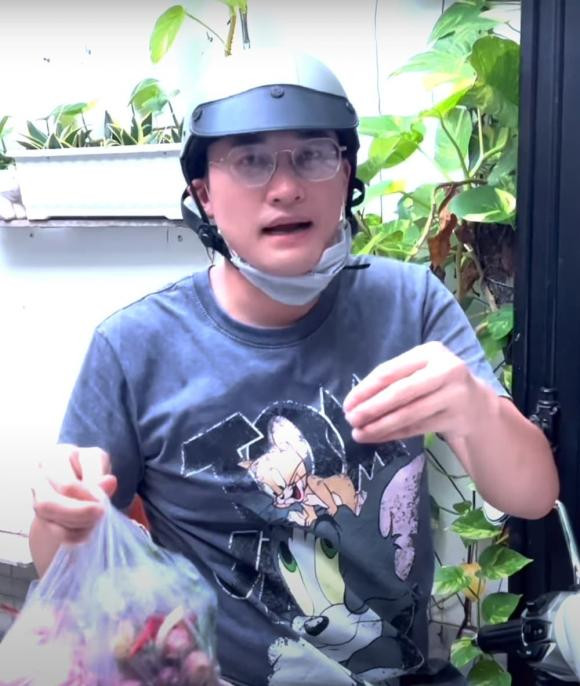 Ha Tri Quang tan tam cham soc cho Thanh Doan bi benh-Hinh-3