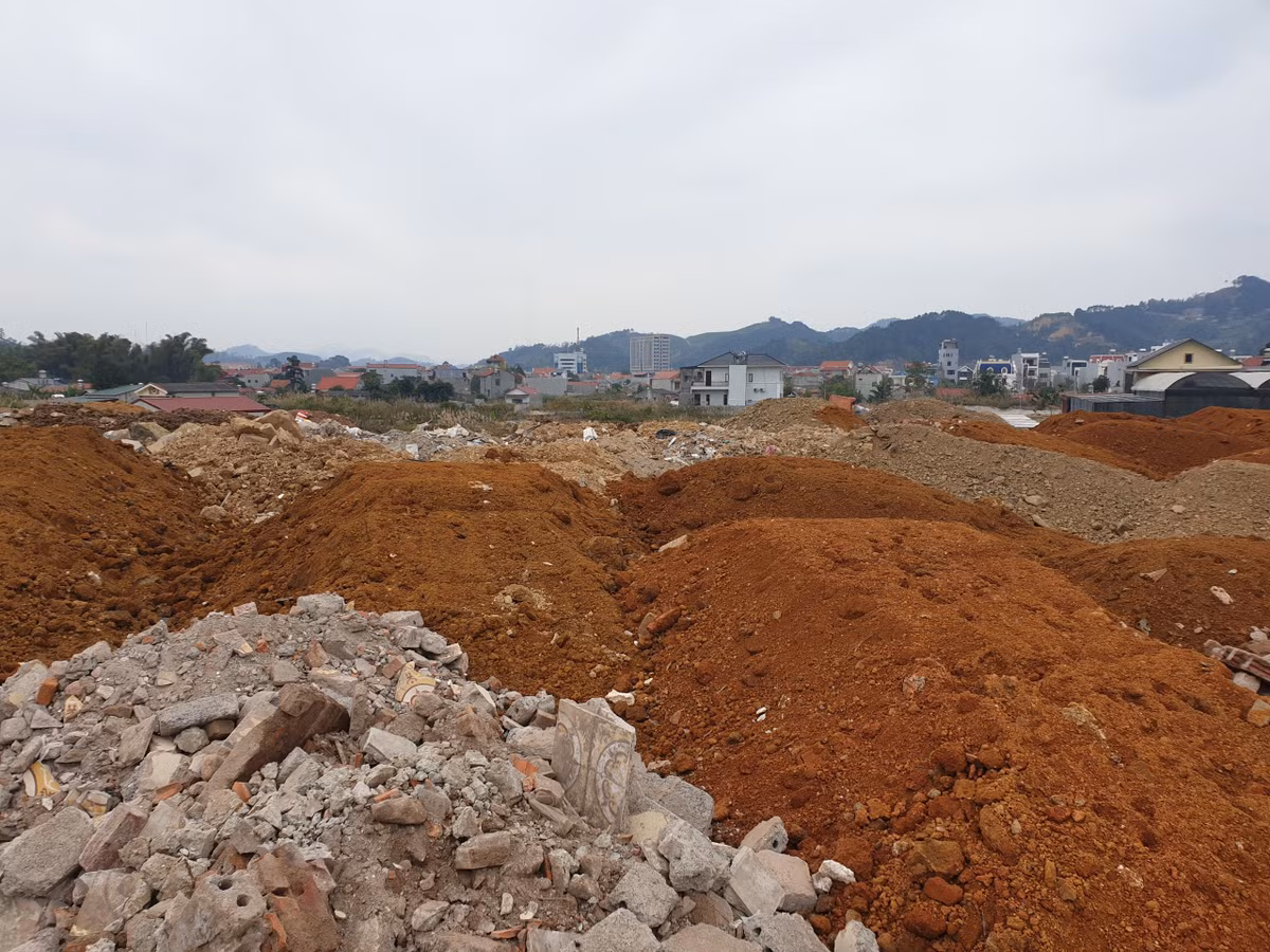 KDT moi Mai Pha - Lang Son: 150.000m3 dat da tap ket cho thi cong du an khac?