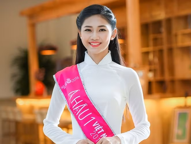 Nhung Hoa hau, A hau len xe hoa ngay sau dang quang-Hinh-6