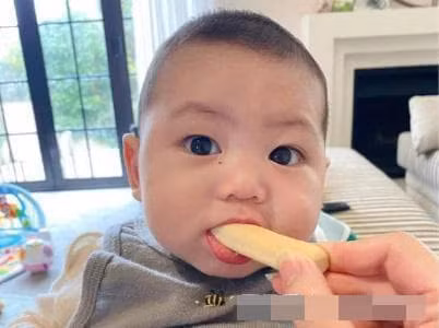 Buoi sang nen cho be uong sua hay thuc an dac truoc?-Hinh-3