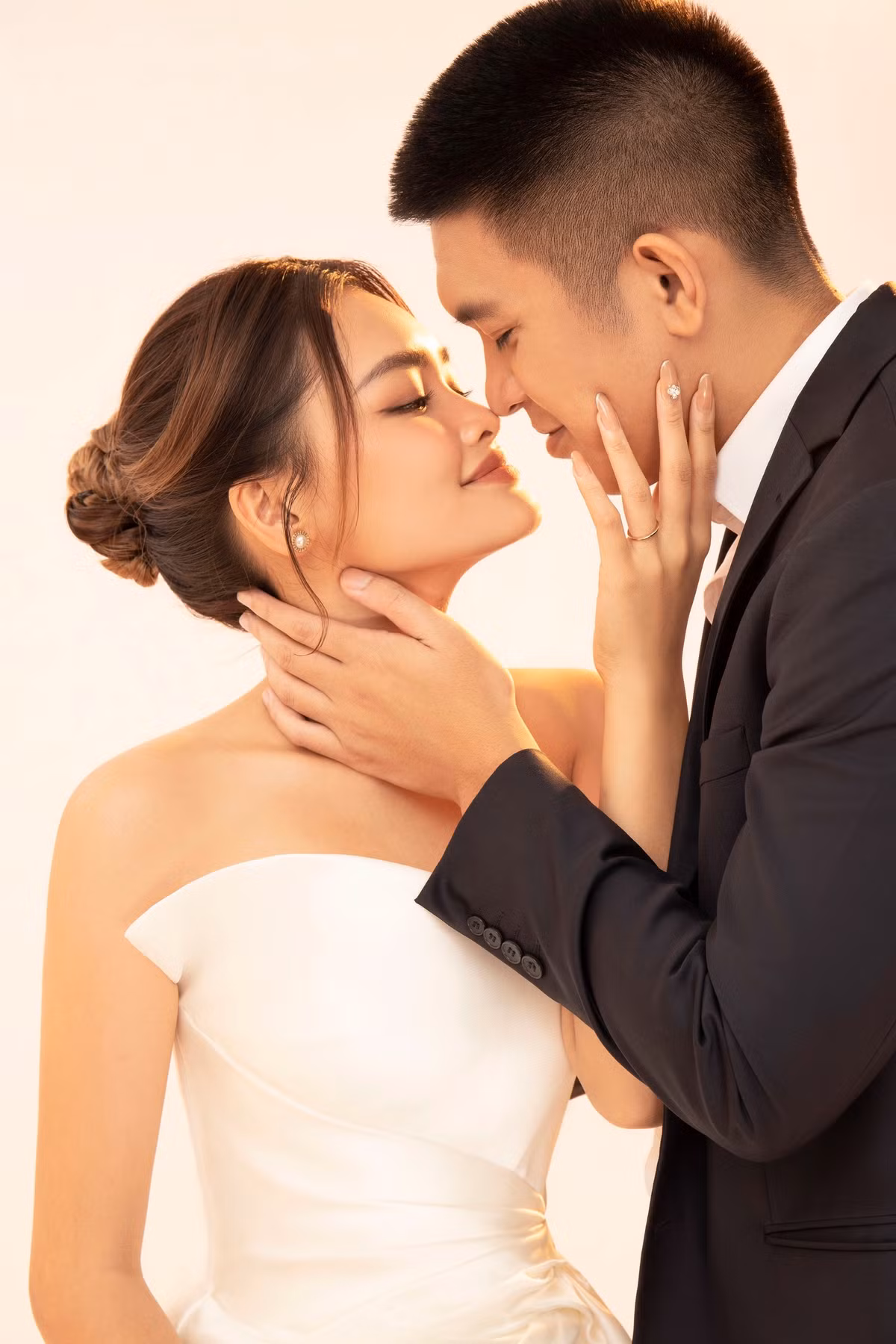 Cap doi trieu view TikTok he lo anh cuoi, khac han clip thuong ngay-Hinh-4