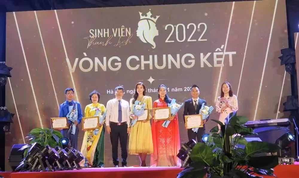 Do My Linh lam vo ty phu van tiet kiem mac lai do cu